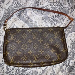 Louis Vuitton pouchette